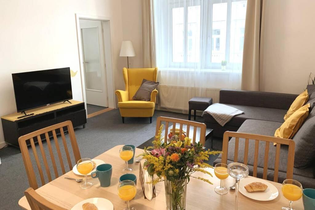 Little Tom Apartments Прага Экстерьер фото